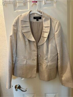 Larry Levine Champagne Croc-Texture Cropped Blazer